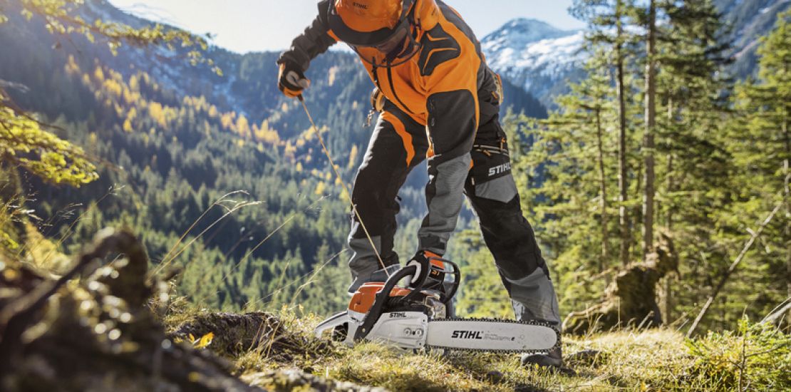 MS 261 käynnistetään Stihl Elastostartilla